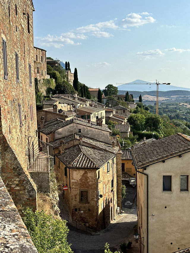Siena’s Sun-Kissed Views & Cultural Gems in Montepulciano