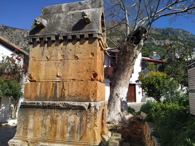 đŠ Lion Sarcophagus (Kas Kingâs Tomb) â A Majestic Lycian Legacy đŠ Lion Sarcophagus (Kas Kingâs Tomb) â A Majestic Lycian Legacy