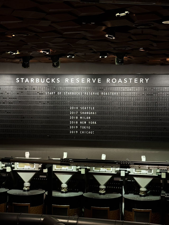 Самый большой Starbucks Shanghai  Самый большой Starbucks Shanghai