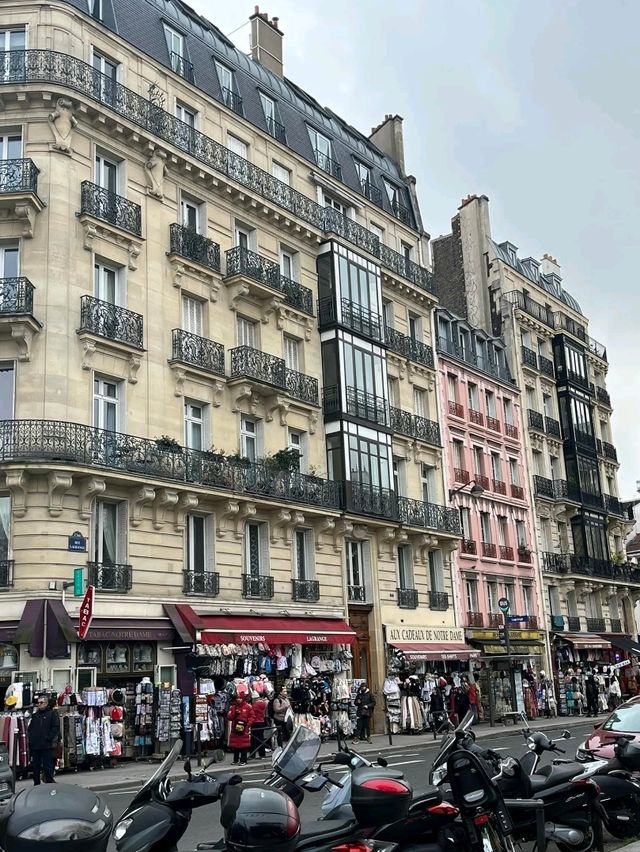 Exploring Paris’ 8th Arrondissement: Must-Dos & Halloween Fun 🎃