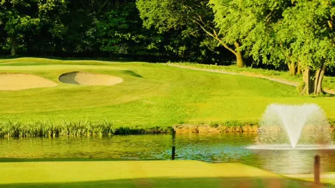Sân golf Calcot Park, một ốc đảo yên bình ở Reading, Anh. — traveler post in Reading