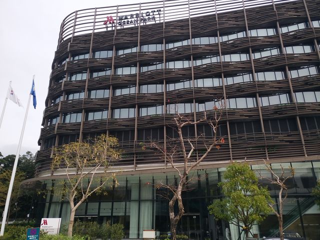 Marriott Hotel at the entrance of Ocean Park, excels in its prime location.