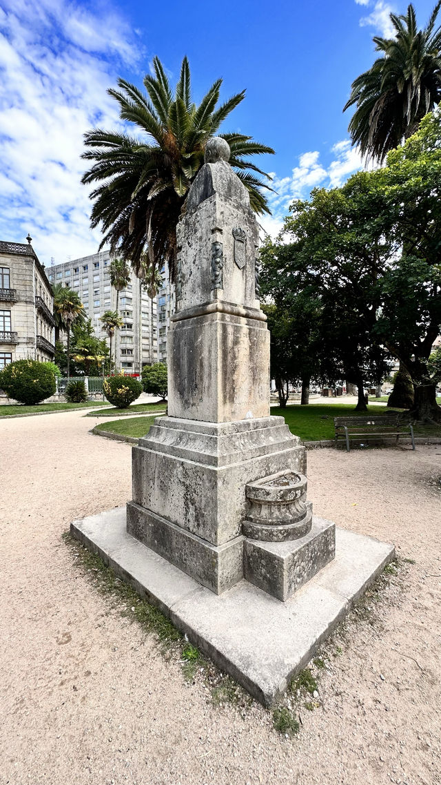 獻給政治家愛德華多·維森蒂的紀念碑Monumento a V