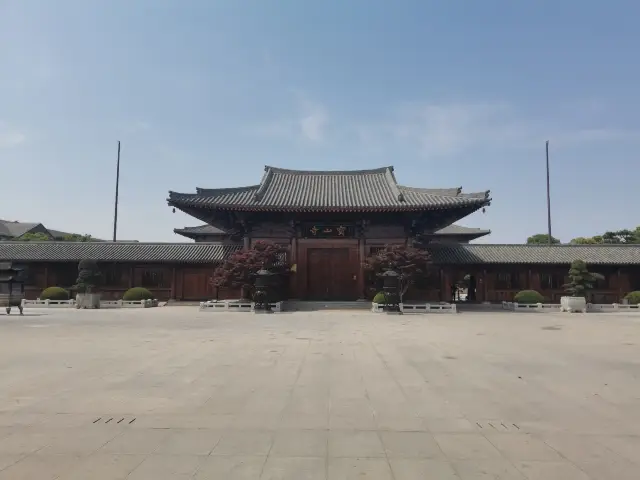 보선사는 늦은 당나라 궁전 스타일의 건축 스타일로 한복을 입고 사진을 찍기에 적합합니다