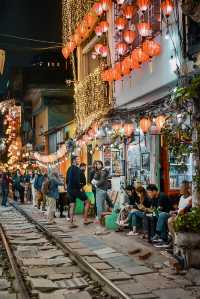 在鐵軌邊喝著咖啡和火車擦身而過