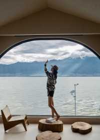為了這扇大落地窗也要來大理住這家海景房！