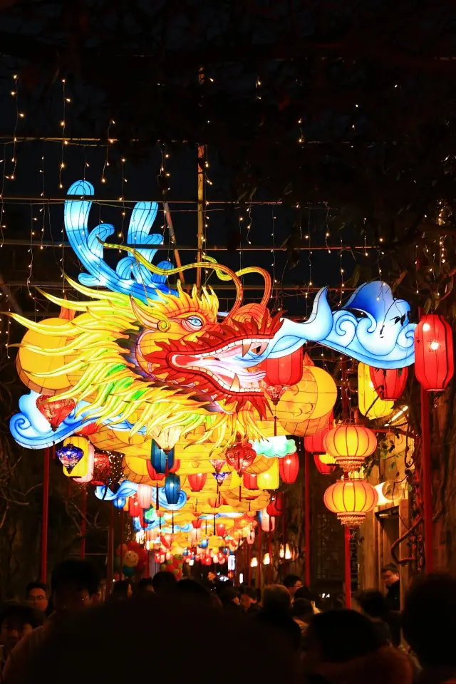 You absolutely can't miss the Old East Gate Lantern Festival in Nanjing!!!!