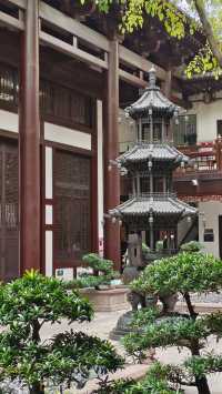繁華都市中，人間清淨處