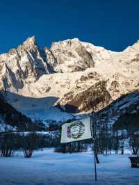 🏔️ Courmayeur Charm: Auberge de La Maison! 🛌✨