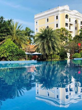 🌟 Kep's Cozy Charm: Top Stay at Palace Resort! 🌴✨