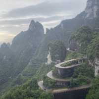 下著大雨的天門山
