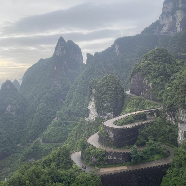 下著大雨的天門山