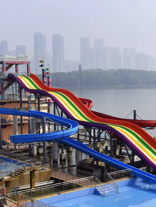 🌊 Explore Wuhan's Watery Wonders: Beaches, Riverbanks & More! 🌅