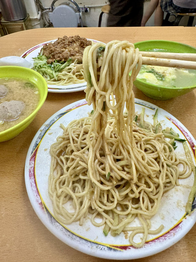 暴食台北005｜在地人的銅板美食·開業四十年的梁記涼麵