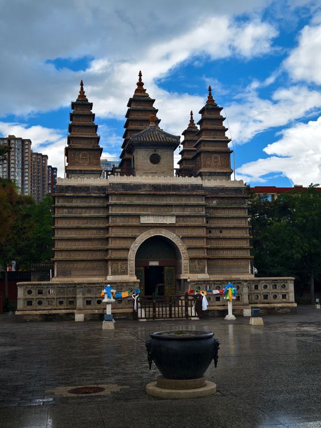 呼和浩特必打卡-金剛座舍利寶塔