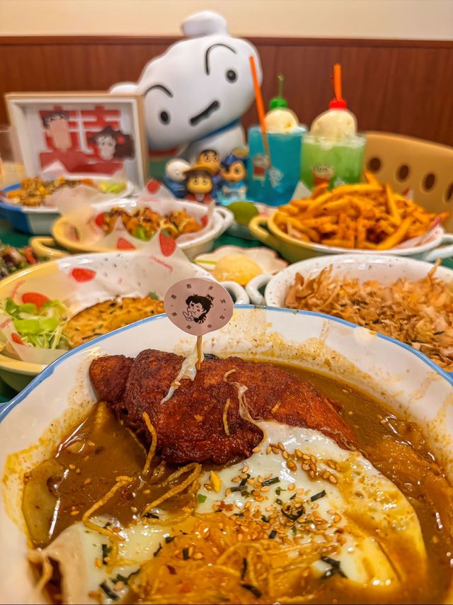 長春桂林路｜蠟筆小新主題的日式食堂。真的太可愛了 環境及餐食滿滿的蠟筆小新風格 肥牛咖喱。