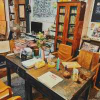 在黃桷坪｜為了這個書屋，你可以專門去一趟重慶。老闆若不在，請自助。