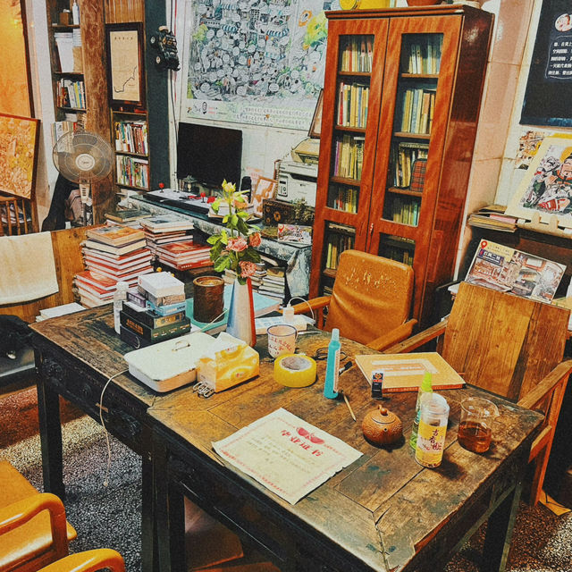 在黃桷坪｜為了這個書屋，你可以專門去一趟重慶。老闆若不在，請自助。