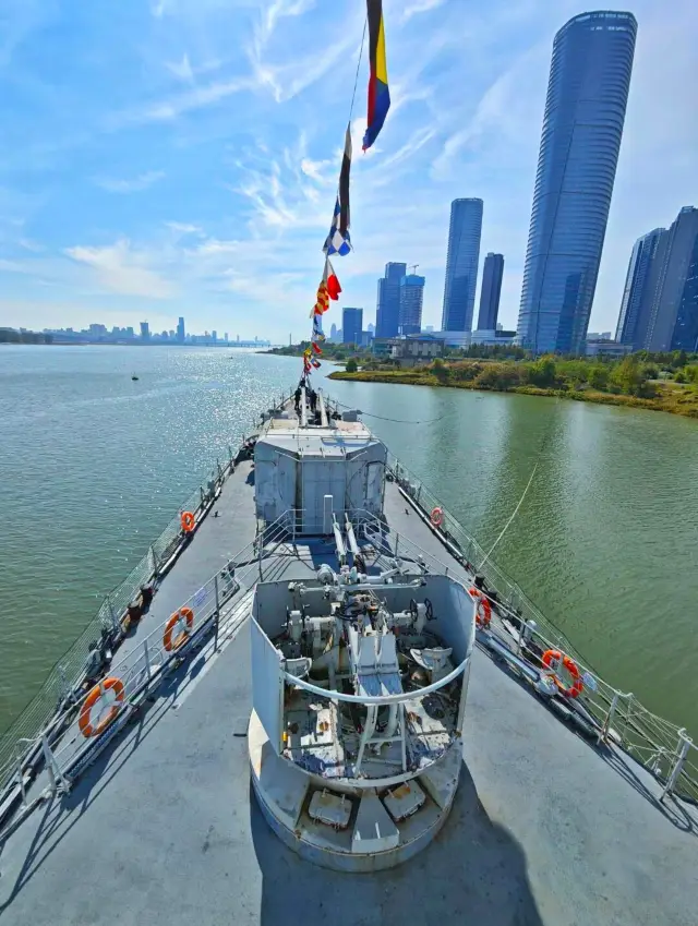 What are the highlights of the weapons and equipment on the Nanchang Ship? 