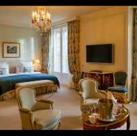 Luxurious hotel in paris 
