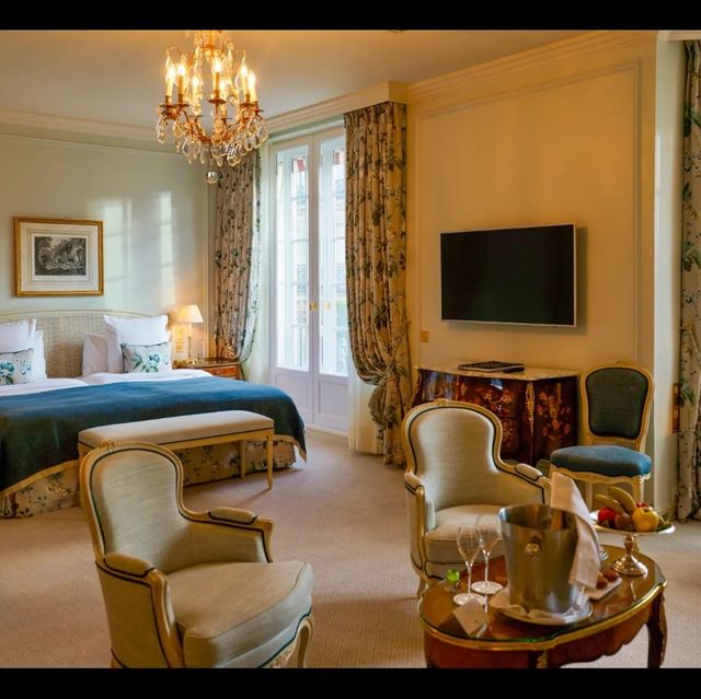 Luxurious hotel in paris 