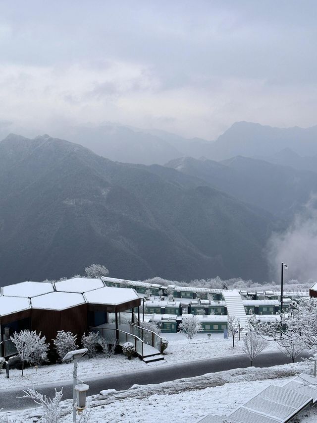宜昌五峰獨嶺｜不出湖北也能看到開往雪國的列車