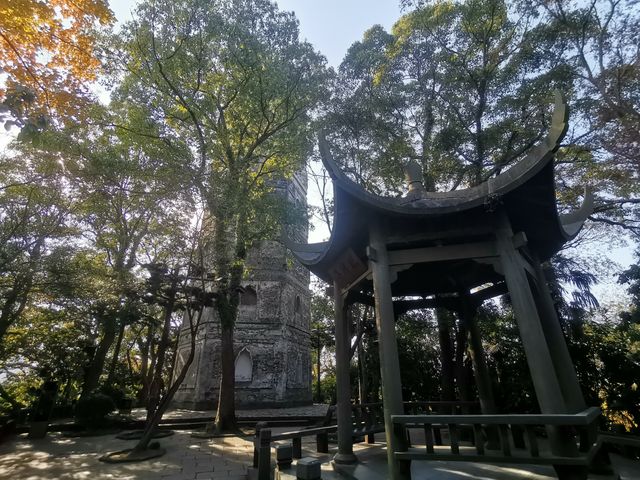江中的寺廟