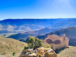Castle of Clavijo: A Peaceful Winter Morning in the Sun ☀️🏰