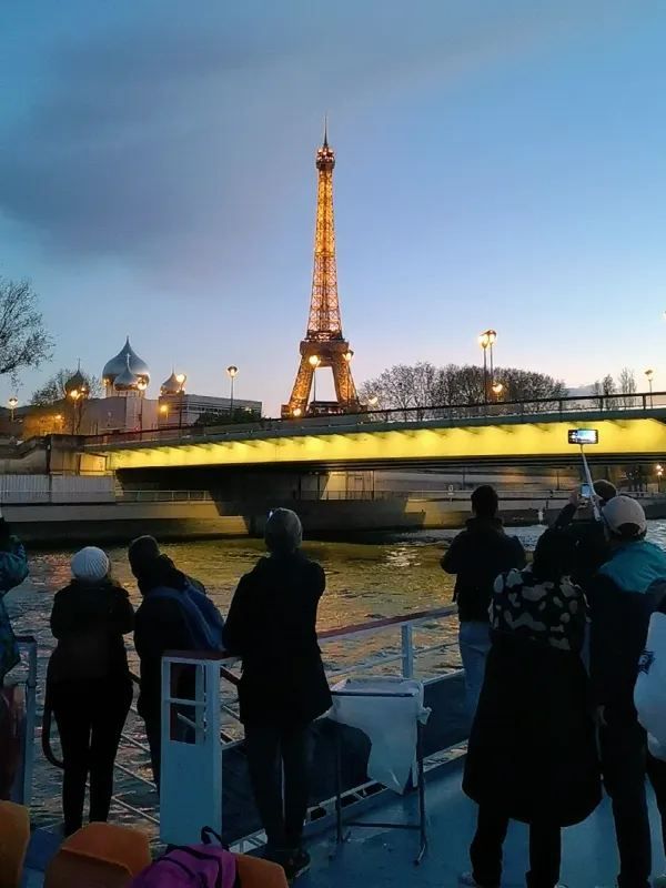 Experience the Sunset Cruise on the Seine River in Paris