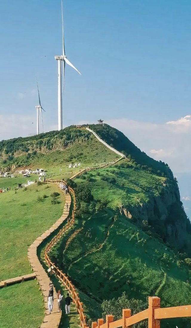 烏蒙山連著山外山和鳳凰傳奇一起在19℃的雲端草原策馬奔騰~ 烏蒙山連著山外山和鳳凰傳奇一起在19℃的雲端草原策馬奔騰~
