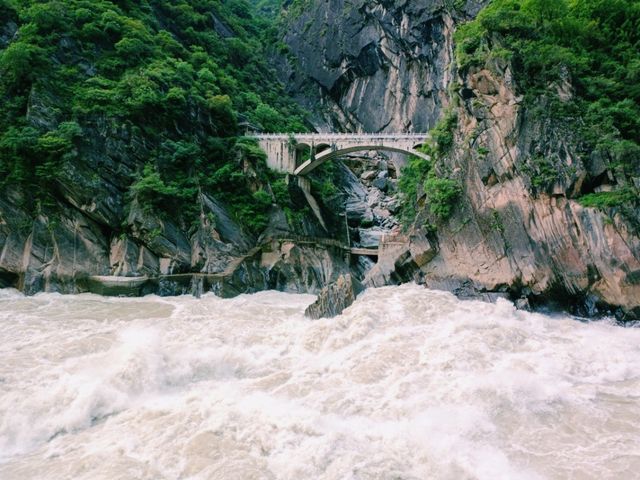 Tiger Leaping Gorge: Where Mountains Kiss the Sky