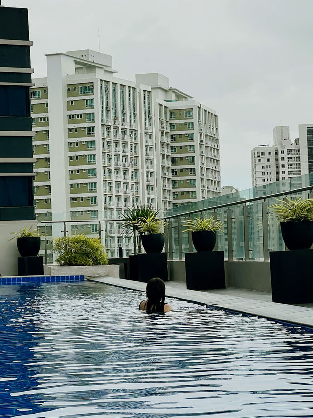 Skyline Pool Vibes🏊  