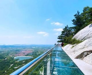 Early Winter Light Hiking Guide at Duofu Mountain