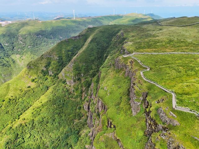 阿西里西韭菜坪|貴州 “天上花海” 阿西里西·韭菜坪位於貴州畢節市赫章縣,主峰海拔2777米,是世 阿西里西韭菜坪|貴州 “天上花海” 阿西里西·韭菜坪位於貴州畢節市赫章縣,主峰海拔2777米,是世