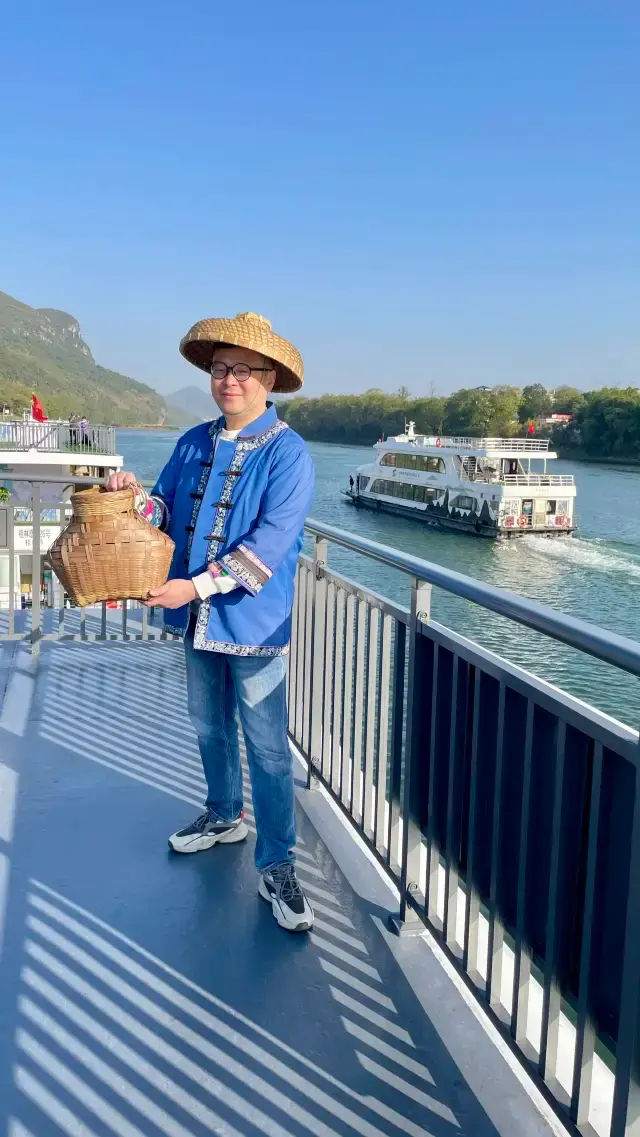 The scenery of the Li River is as beautiful as a painting