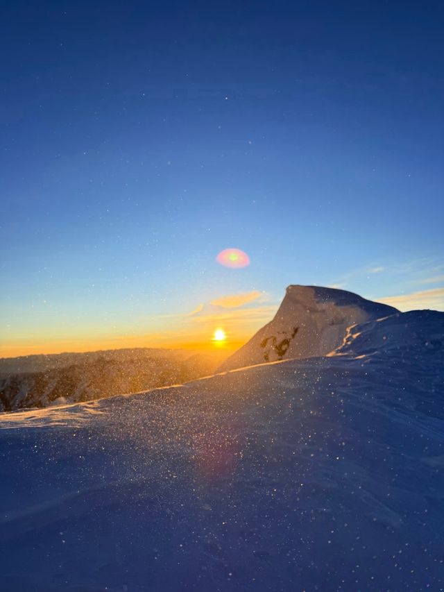 祁連山秋冬奇遇：從色彩派對到靜默雪國 