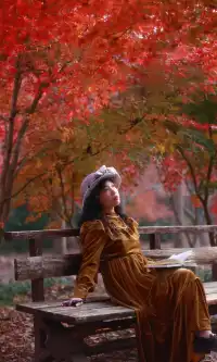 你在人潮擁擠的西湖邊,我在花開海上紅楓自由自在