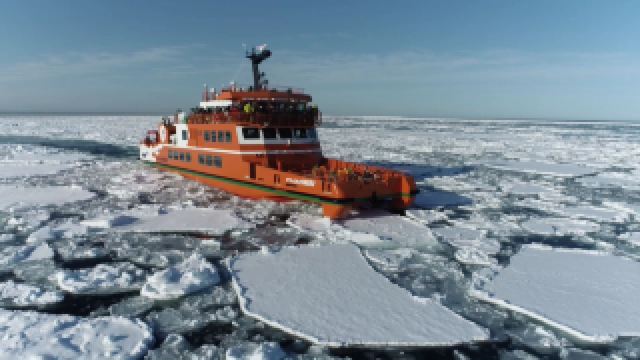 ガリンコ号遊覧船：オホーツク海の神秘を探る
