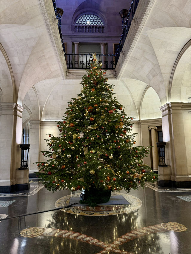 Christmas in London: Lights, Markets, and Timeless Streets ✨🎄
