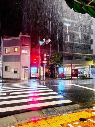 台東根岸雨鎖金杉通，闖入老舖華寶，中華料理藏著下町靈魂
