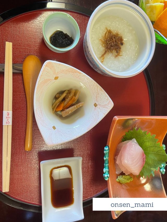 【静岡 伊豆稲取】朝食もお部屋で食べれて、金目鯛の焼き魚が美味しい🐟