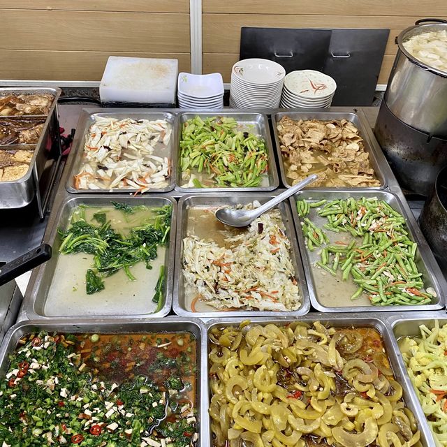 【台南】湖仔小吃部｜在地古早味清粥小菜 半夜也吃得到熱呼呼的粥❤️