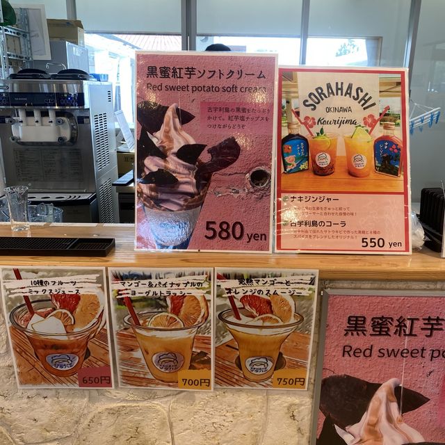 沖縄今帰仁「古宇利島の駅ソラハシ」新鮮な沖縄県産フルーツやカフェ、フードコート、土産が揃うおすすめ南国の道の駅