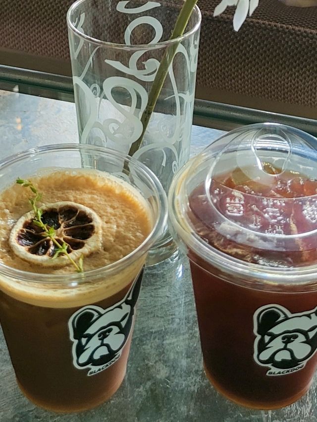 คาเฟ่หมาดำ คาเฟ่เปิดใหม่ อยู่ที่แกลง ระยอง