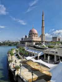 Putra Mosque, the Iconic landmark of Putrajaya