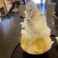 京都！ぎおん徳屋のお番茶のかき氷980円は番茶なのに甘みありでもレモンでさっぱりして美味しいかき氷