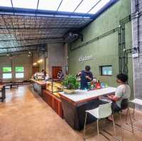 เอทซิกทีน คาเฟ่ (8SIXTEEN Cafe) 