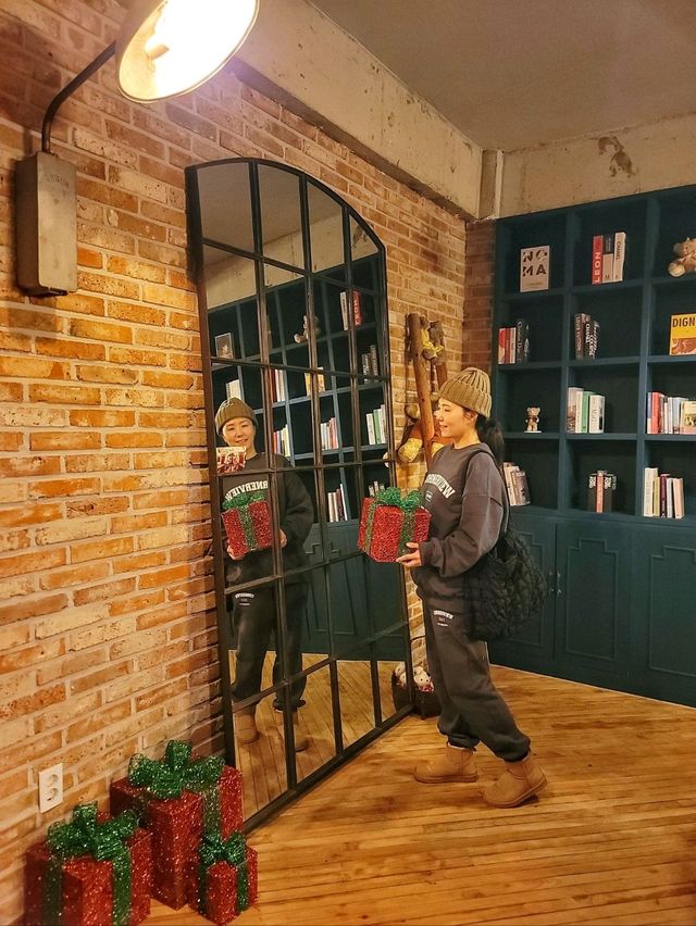 실내트리도 따뜻한 감성 한가득인 거제도 카페🎄✨️