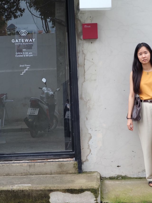Gateway Coffee Roasters วิวถนนท่าแพ