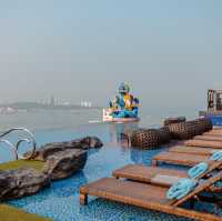 นอนพัทยาใจกลางเมือง ที่โรงแรม siam at siam